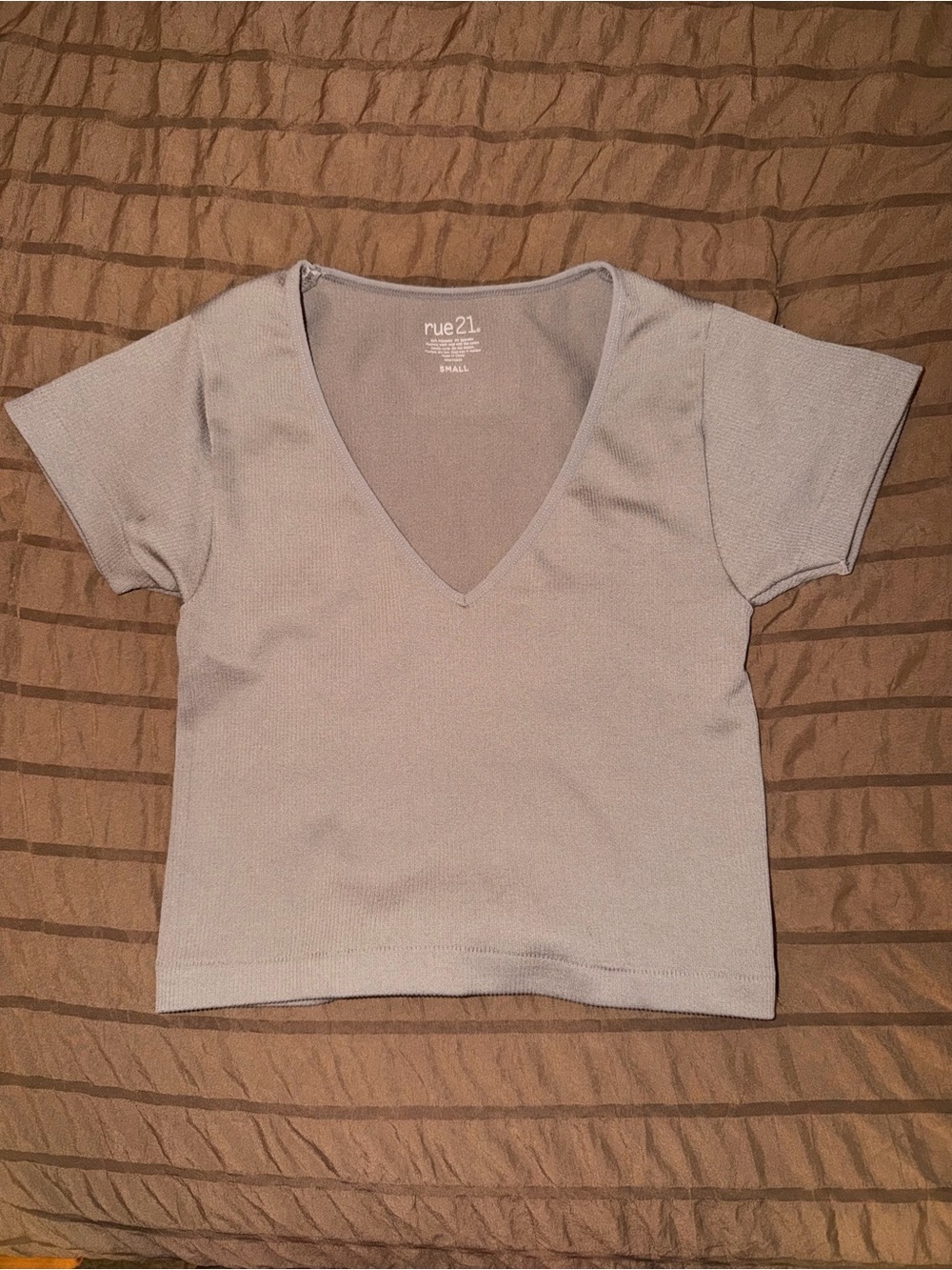 Rue21 Light Gray V-Neck Ribbed Crop Top